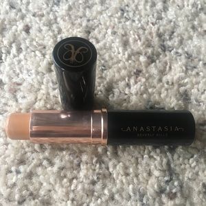 Anastasia Beverly Hills stick foundation in Amber