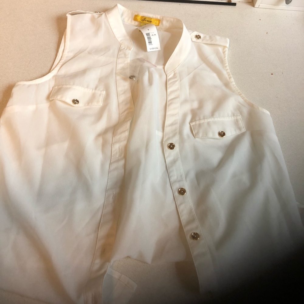 New with tag white cream top