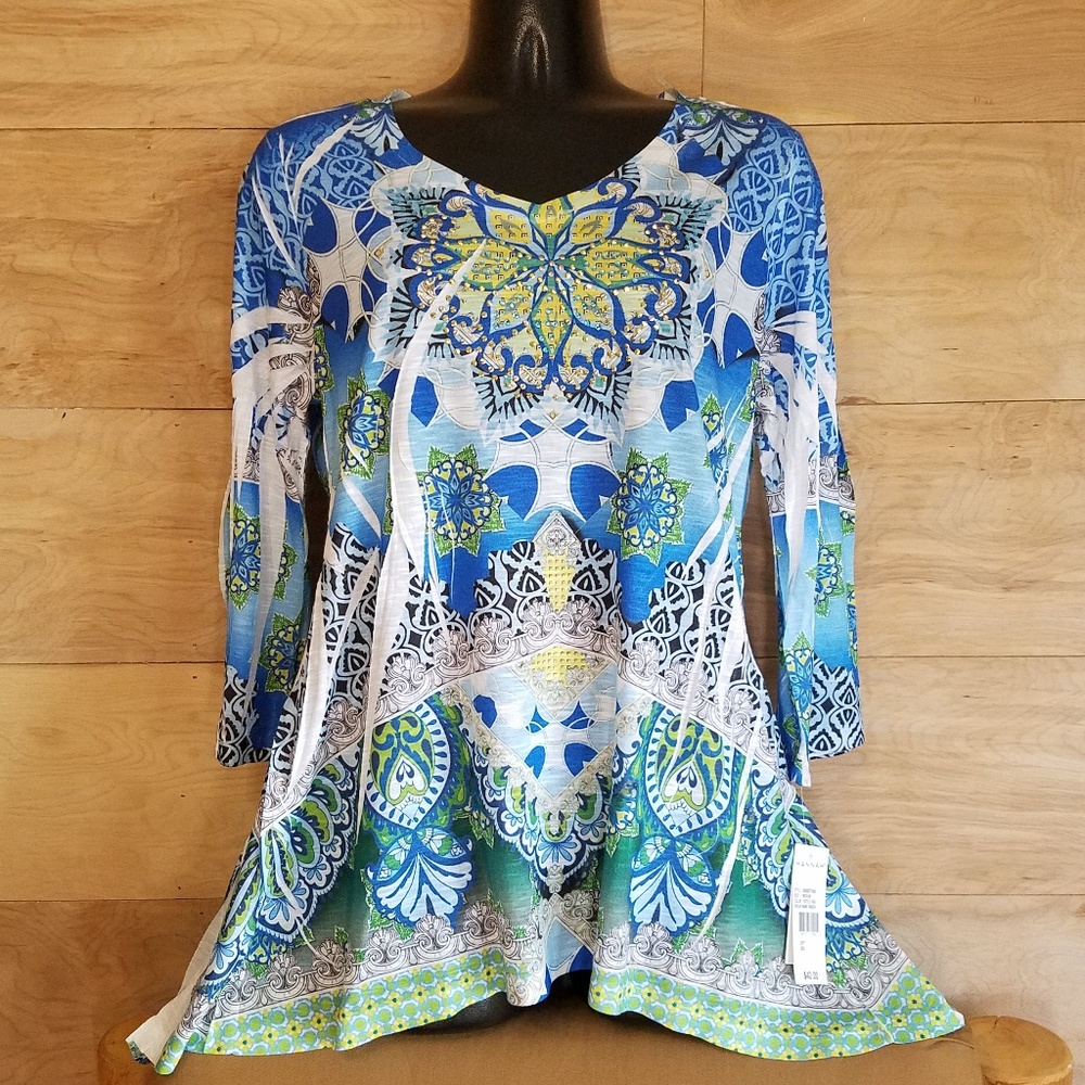 Hannah Blue Multi-color Hi/Low V-Neck Top - Size M