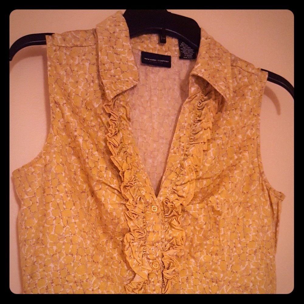 Pretty yellow floral ruffled sleeveless top