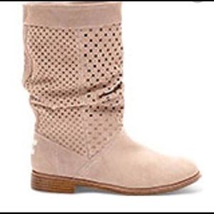 Toms Serra perforated slouch boots size 8