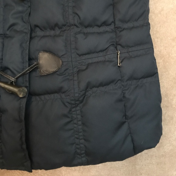 Esprit Toggle Puffer Vest - Picture 3 of 8