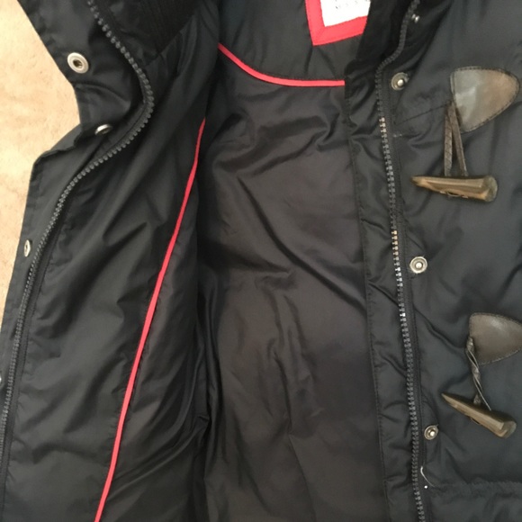 Esprit Toggle Puffer Vest - Picture 6 of 8
