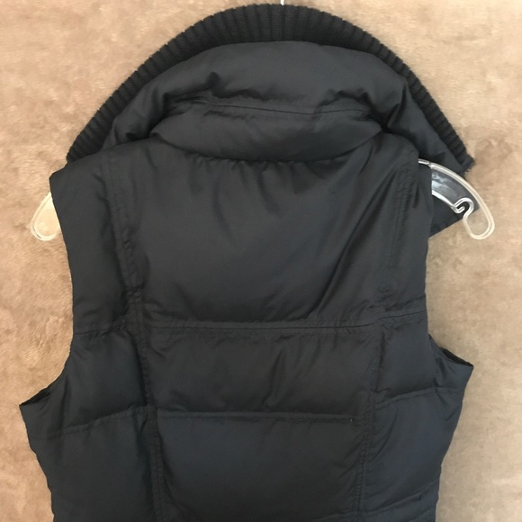 Esprit Toggle Puffer Vest - Picture 7 of 8