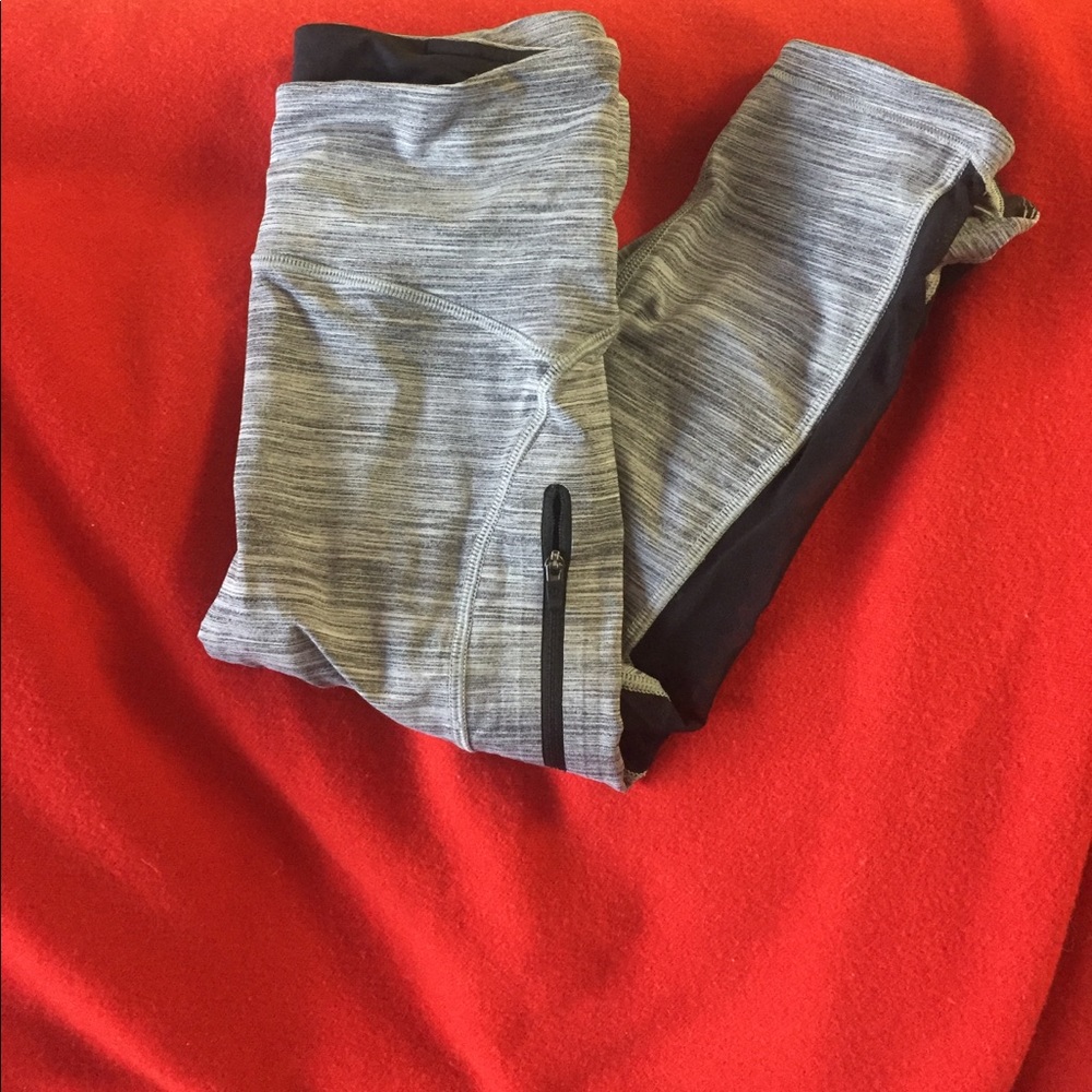Lululemon crop yoga pants