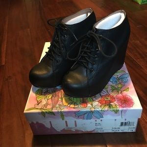 Jeffrey Campbell 99-Tie Wedge Size 7