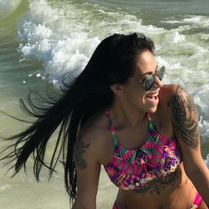 Meet your Posher, Yamaris