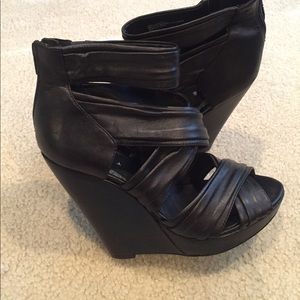 Black Trouve Wedges