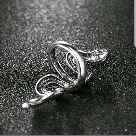 Cool Snake Ring - Picture 4 of 4