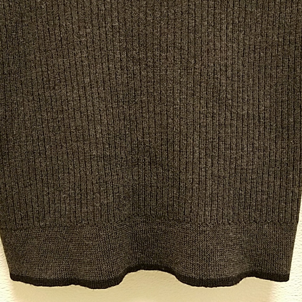 Banana Republic wool sweater - Picture 7 of 8