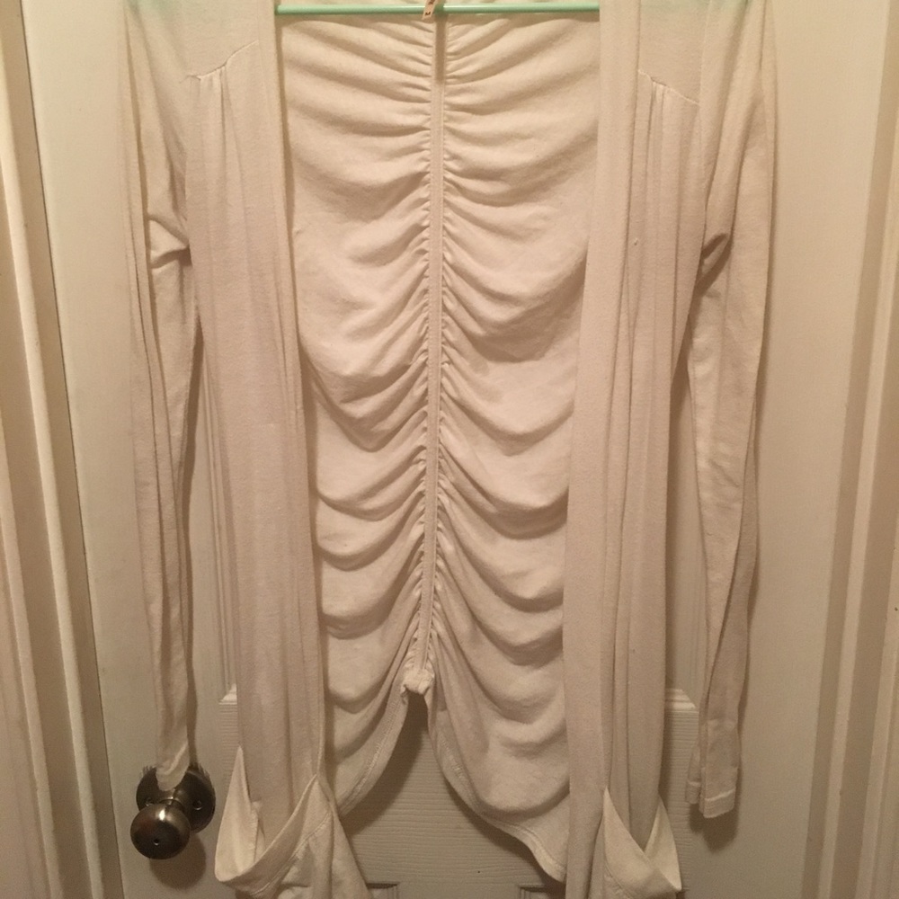 White cardigan with pockets and scrunch detailing
