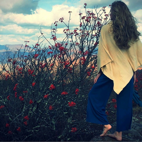 Meet your Posher, Nichole - Picture 3 of 5