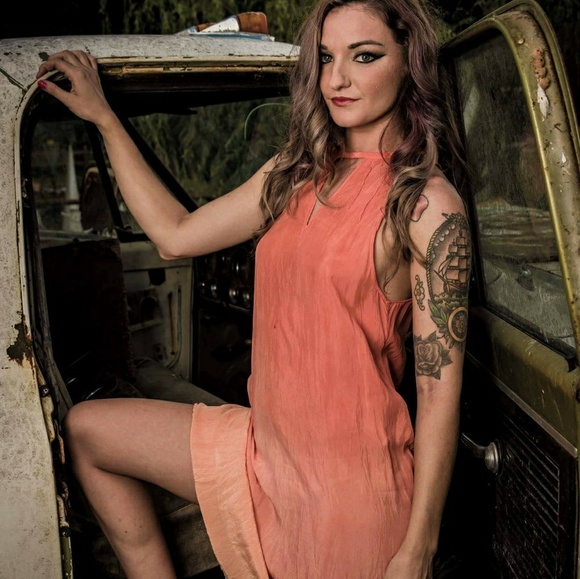 Meet your Posher, Nichole - Picture 4 of 5