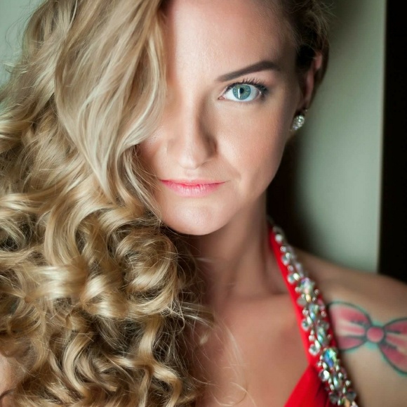 Meet your Posher, Nichole - Picture 5 of 5