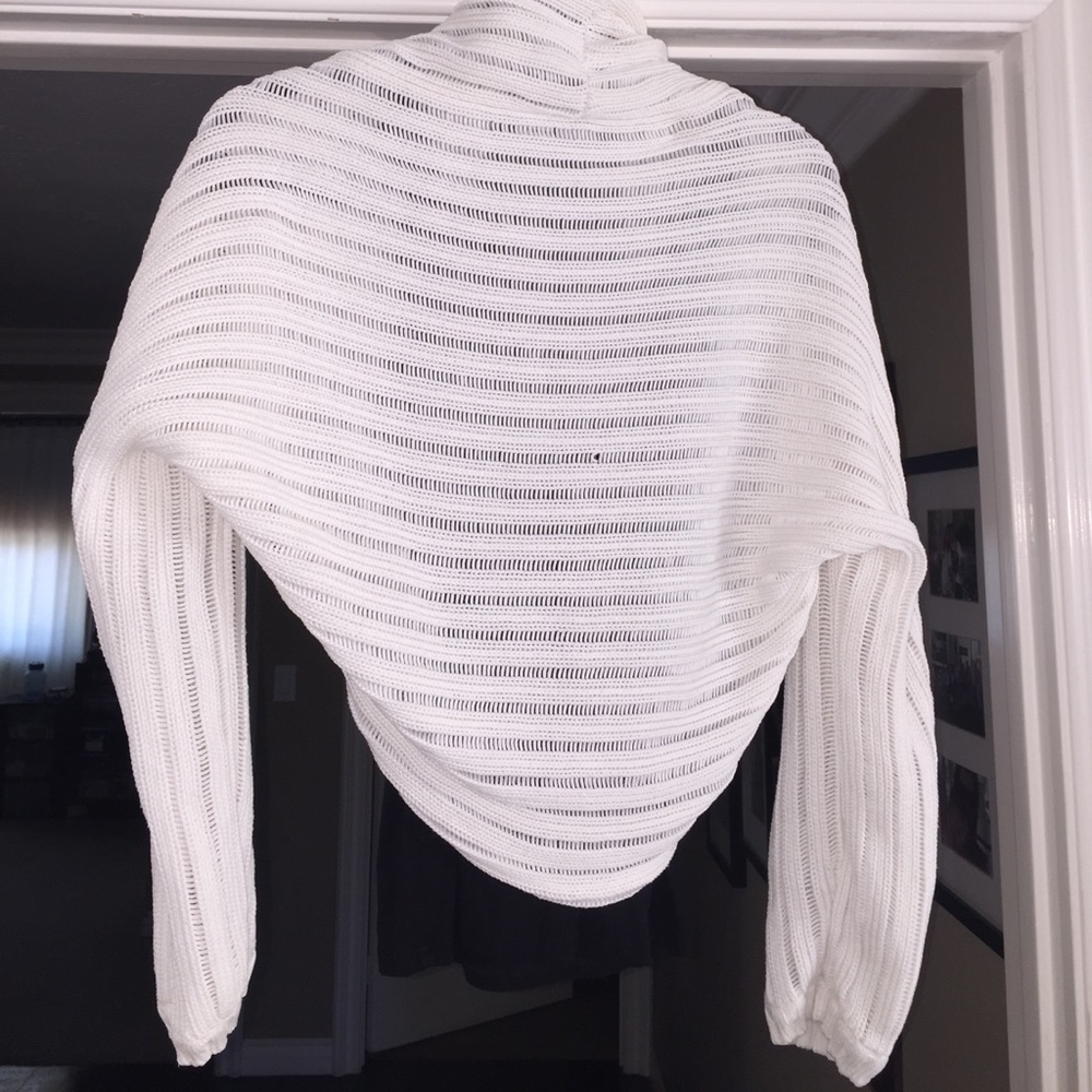Armani Exchange white shrug M/L - Picture 2 of 4