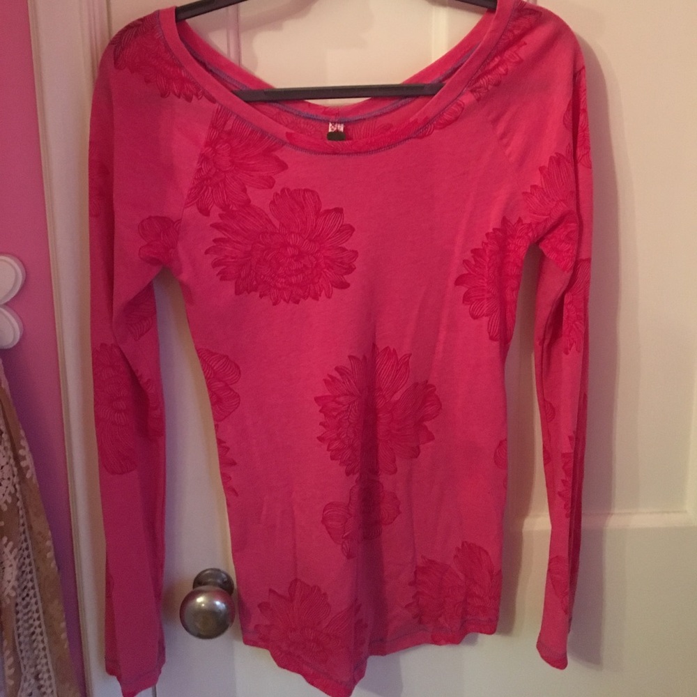 Super cute pink free people long sleeve. Size M