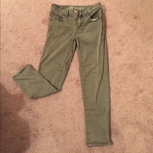 American Eagle Olive Green Capris