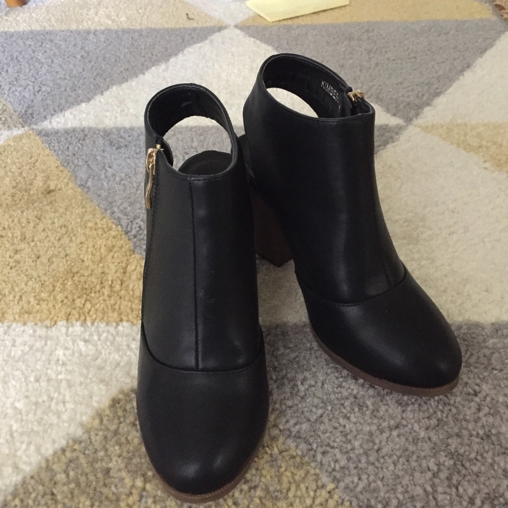 Black bootie
