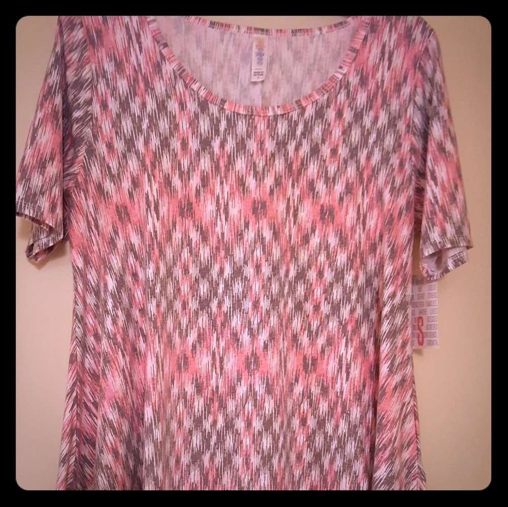 Lovely pink and grey LuLaRoe Perfect T
