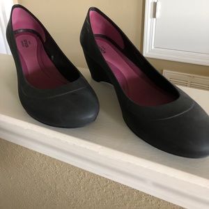 Women’s black CROC wedges.