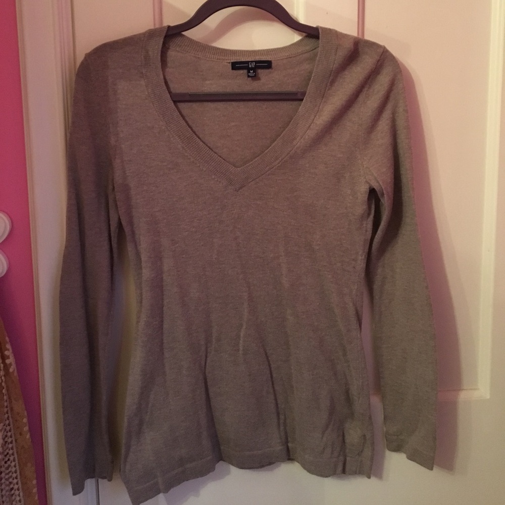 Gray V-neck gap sweater. Size medium.
