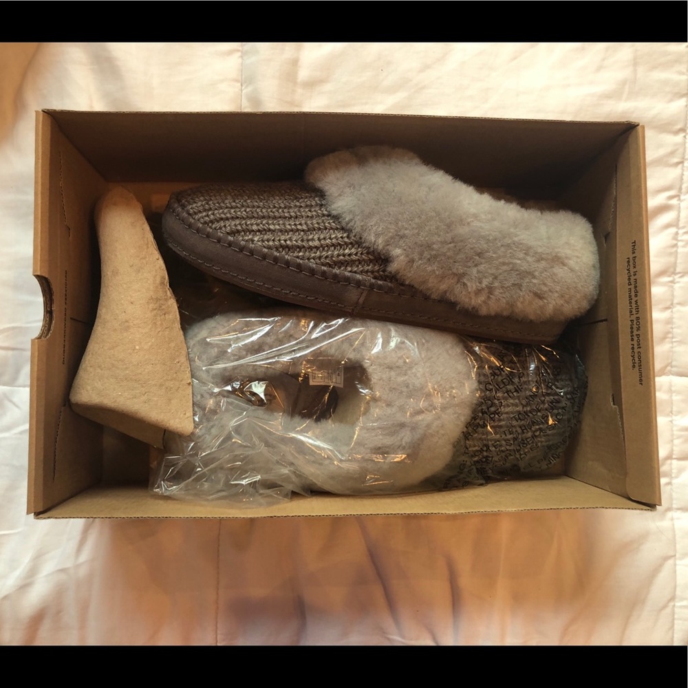 BRAND NEW Ugg Wrin Slipper