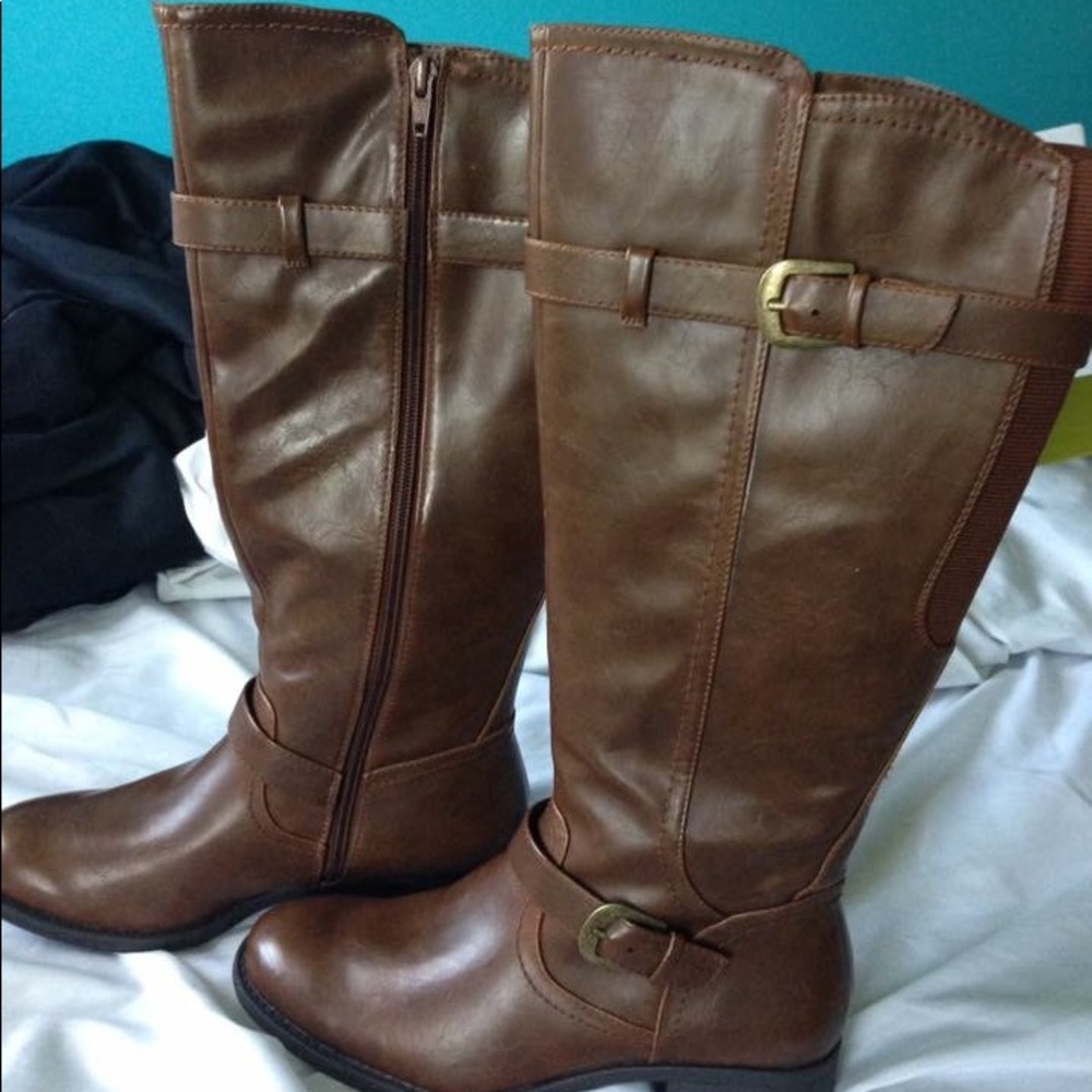 Women's brand new brown boots 7.5