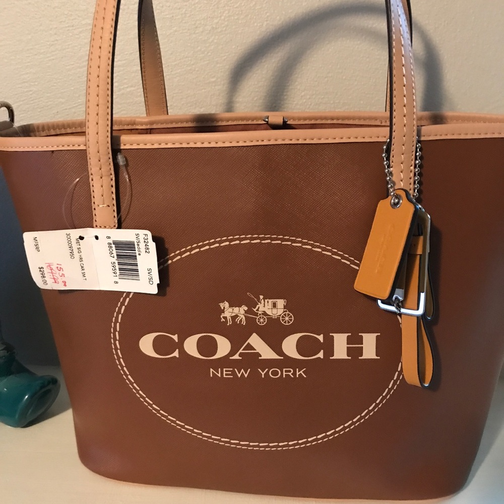 Coach Metro Tote 🎉🎉💋🌹💐 HOST PICK 🎉🎉