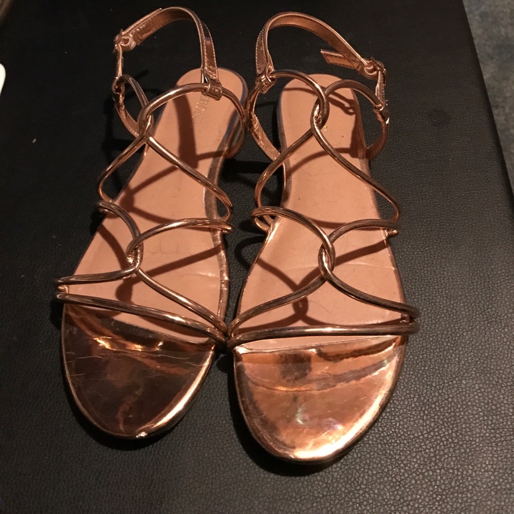 Gold sandal Size 8. Worn once.