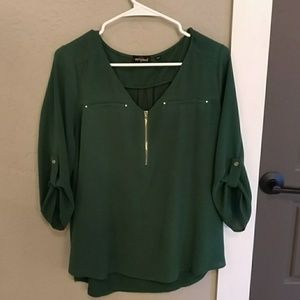 Flouncy hunter green top! Comfy and cute!