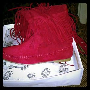 Fringe boots