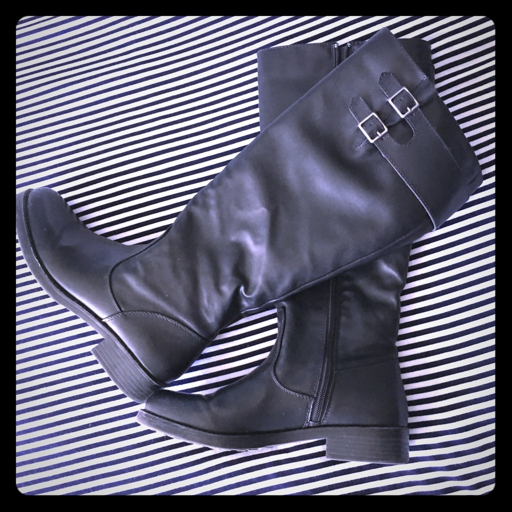 Kenneth Cole Reaction black boots