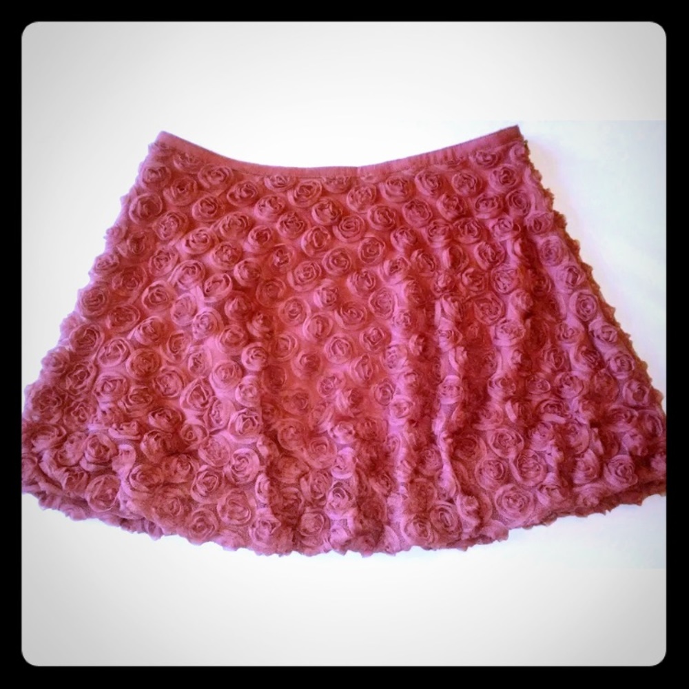 Textured Rose Floral Mauve Mini Side Zip