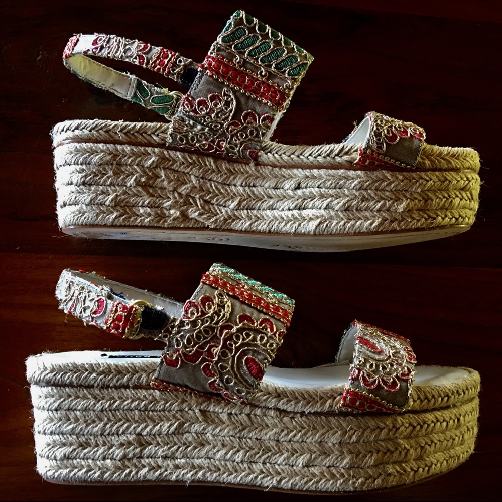 NEW Alice + Olivia Sandals - Picture 4 of 5
