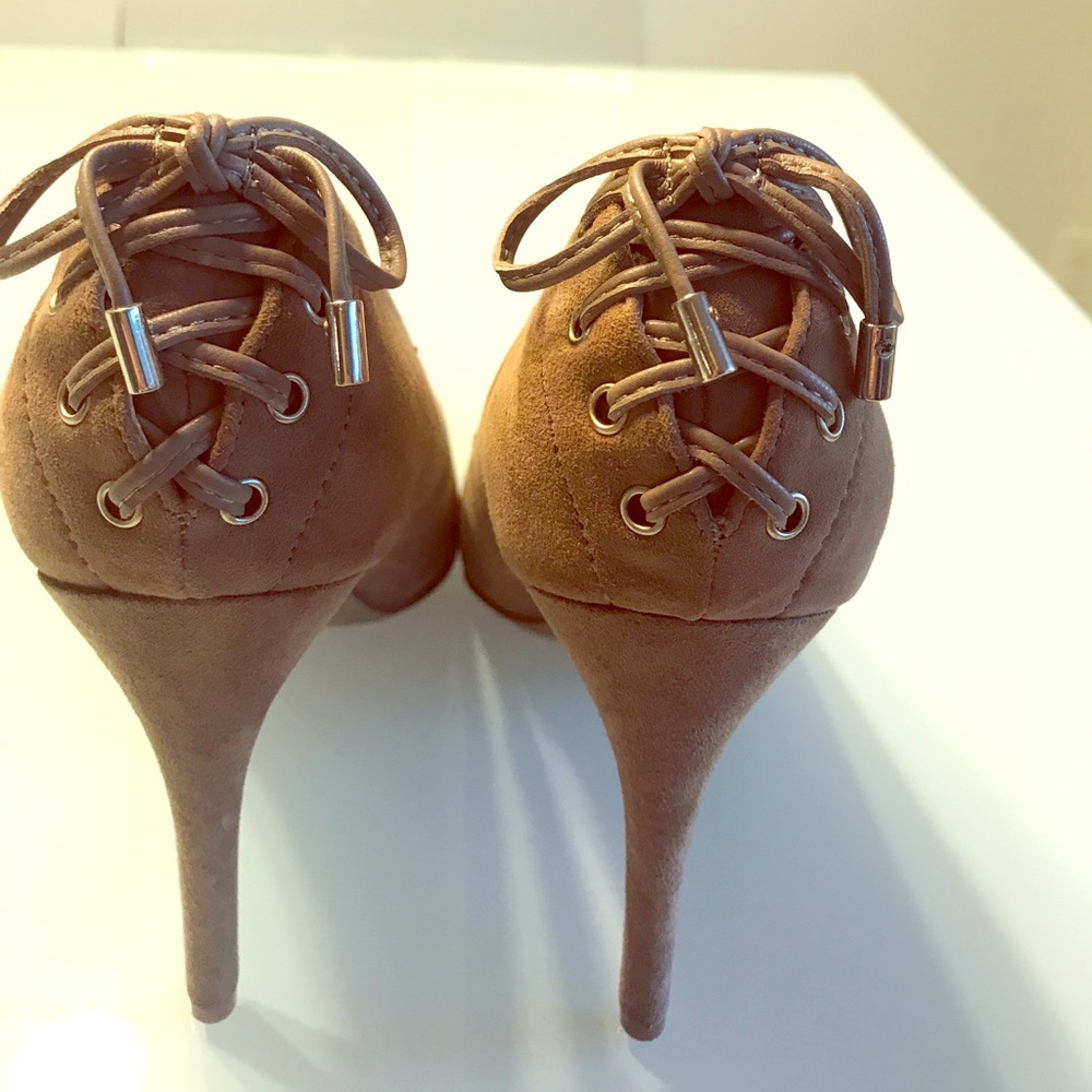 Nine West suede pumps with leather bow in the back