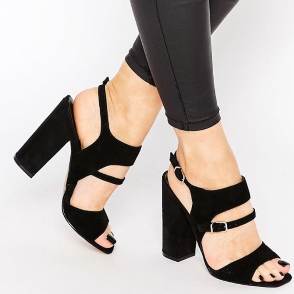 ✨ Warehouse Suede Black Heeled Sandal ✨