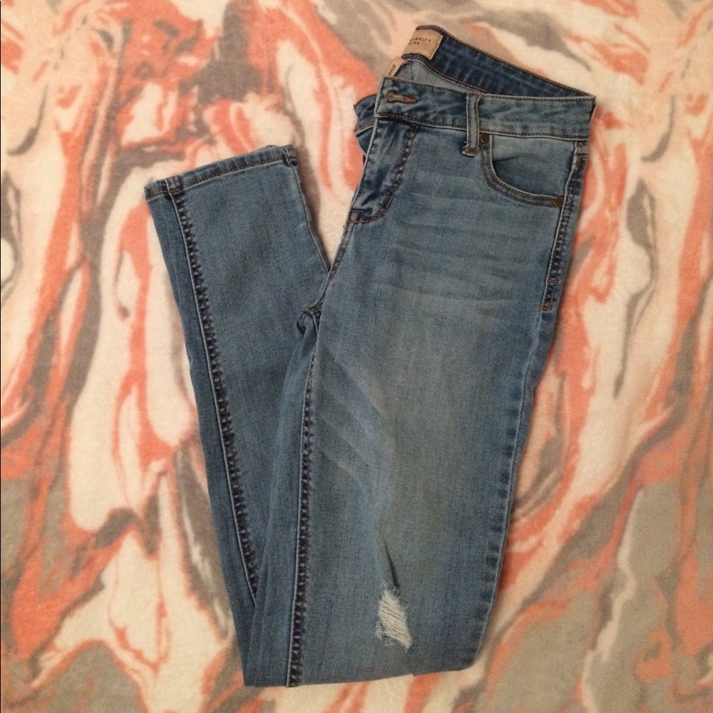 Distressed skinny jeans