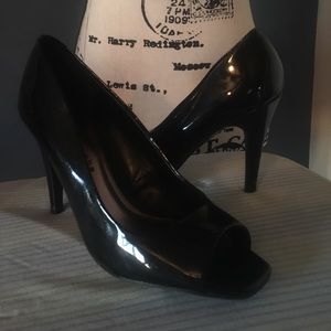 Apostrophe black patent peep toe heels 7.5