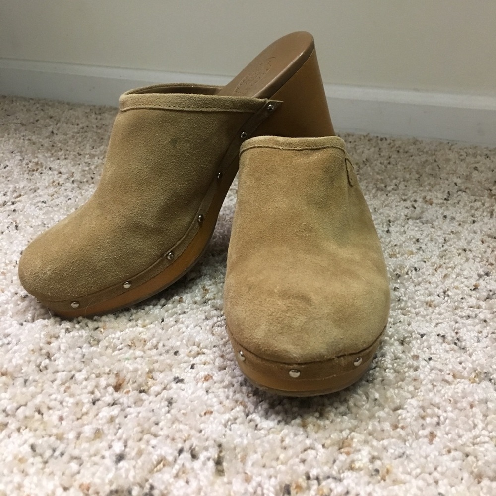 Brand new AE clogs