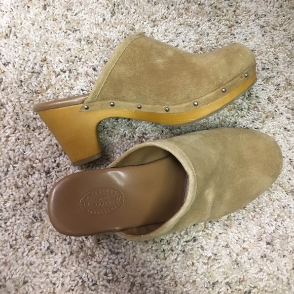 Brand new AE clogs - Picture 6 of 6