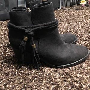 Rouge ankle boot wedges