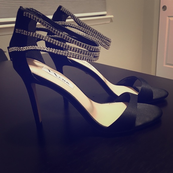 Worn once formal heels - Picture 1 of 4