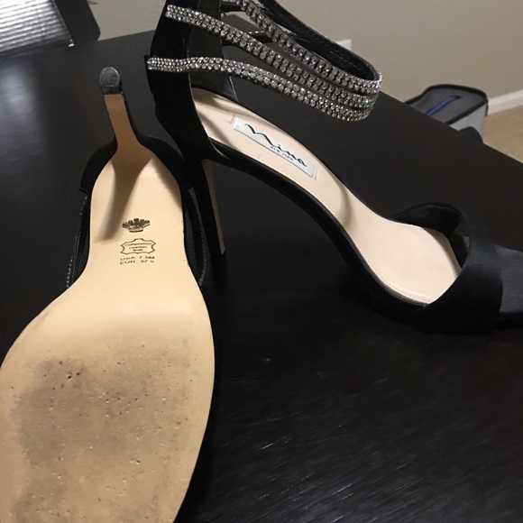 Worn once formal heels - Picture 4 of 4
