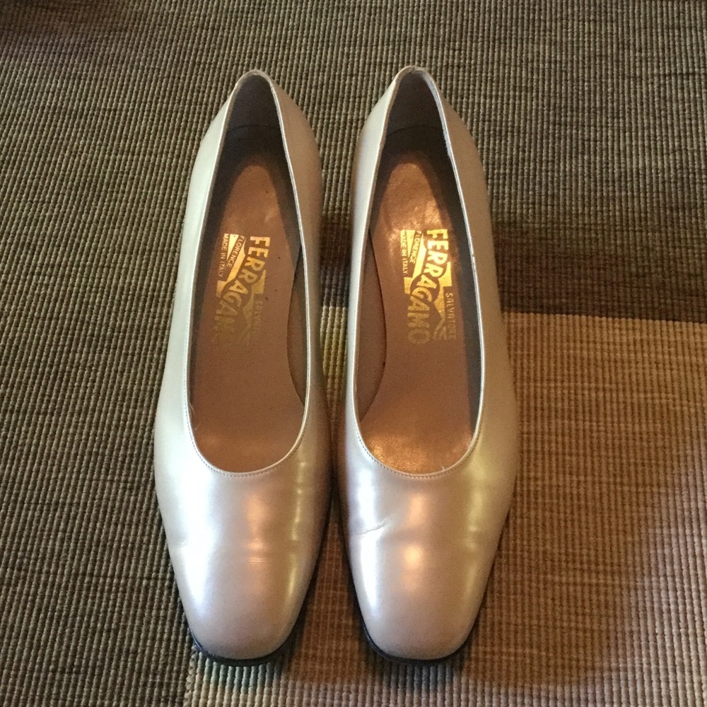 Gorgeous shiny beige leather Ferragamo heels