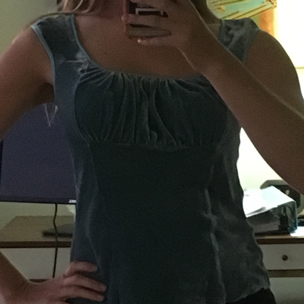 Beautiful Margaret O’Leary blue-grey top