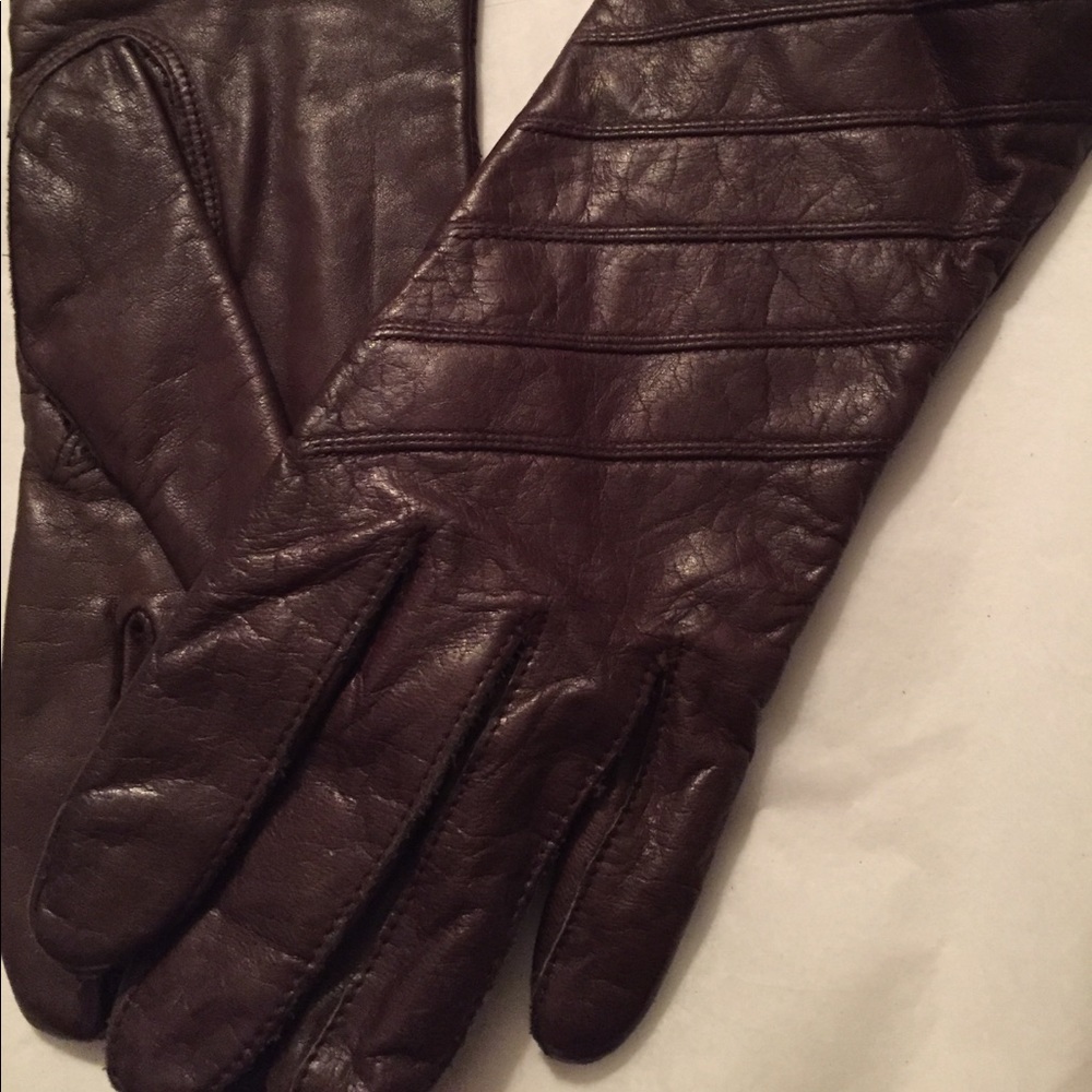 Gloves - Picture 2 of 4