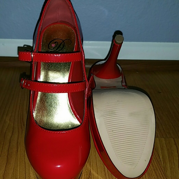 Delicious *Stephy* red Mary Jane heels! - Picture 4 of 5