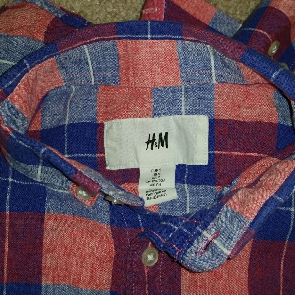H&M small button down - Picture 2 of 4