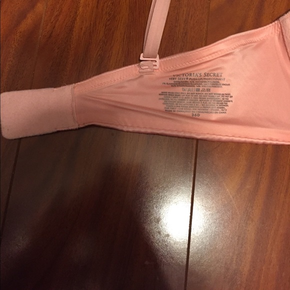 Victoria Secret Very Sexy push up bra - Picture 3 of 3