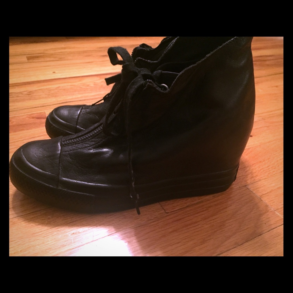 Converse BLK leather wedge sneakers